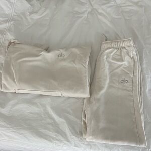 Alo Yoga Accolate Sweat set